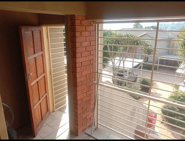 2 BEDROOM TOWNHOUSE FOR SALE IN FLORIDA GLEN